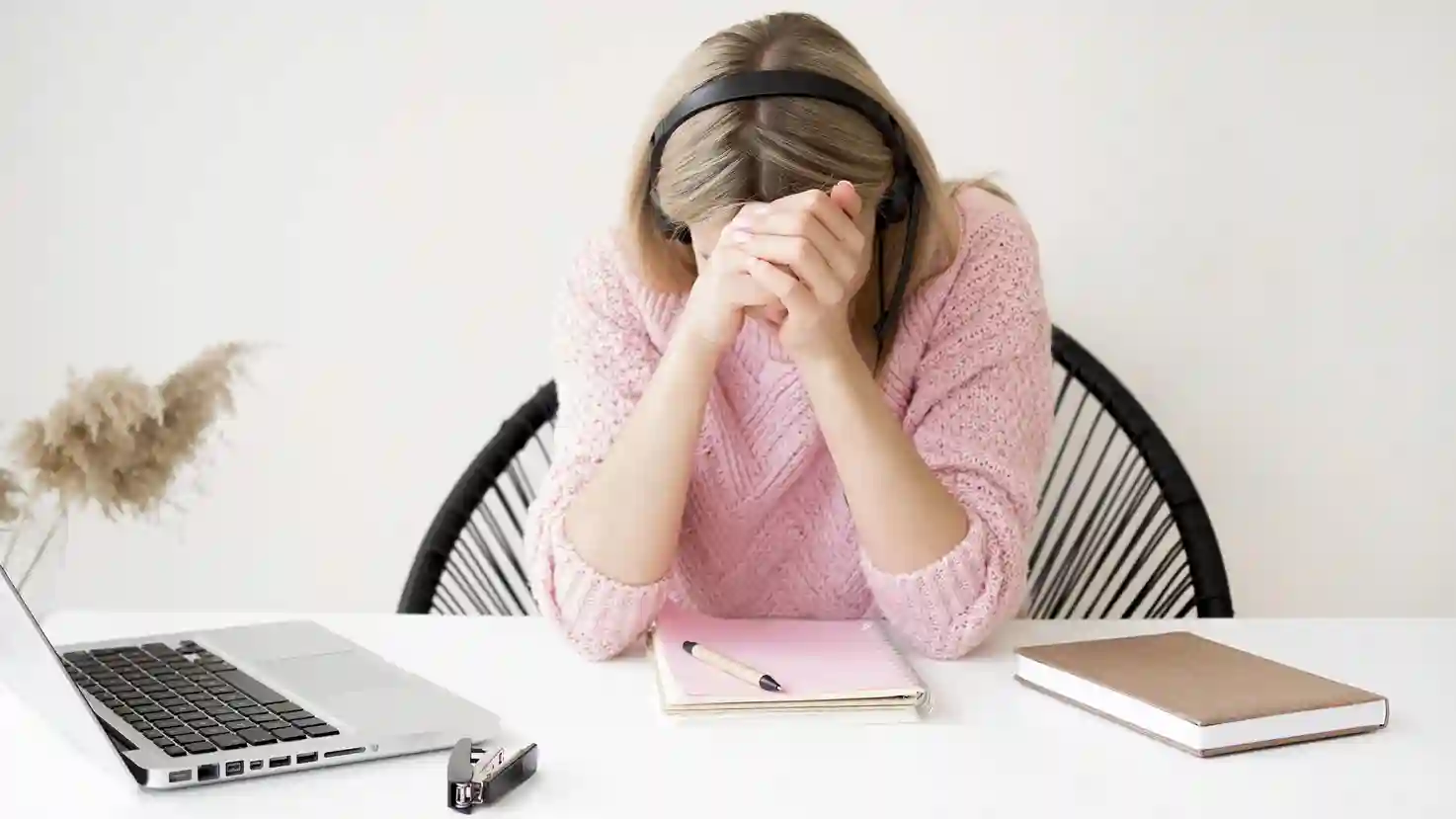 الإستشارات النفسية والأسرية والتربوية